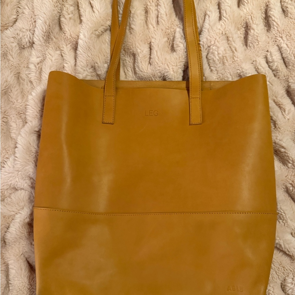 Able Women's Classic Leather Tote